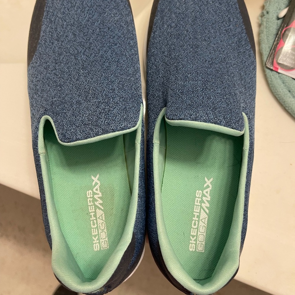 Sketchers slip on sneakers